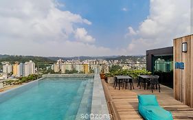 RUP - Studios Equipados em Prédio com Piscina